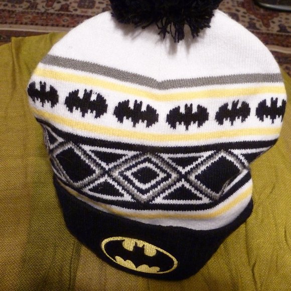 Batman DC Comics Ladies Winter Hat  Bennie with Pom - Picture 3 of 8